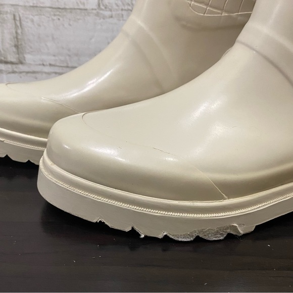 MICHAEL Michael Kors Beige Sand Textured Rubber Lugged Soles Rain Boots Size 8 - Picture 15 of 16